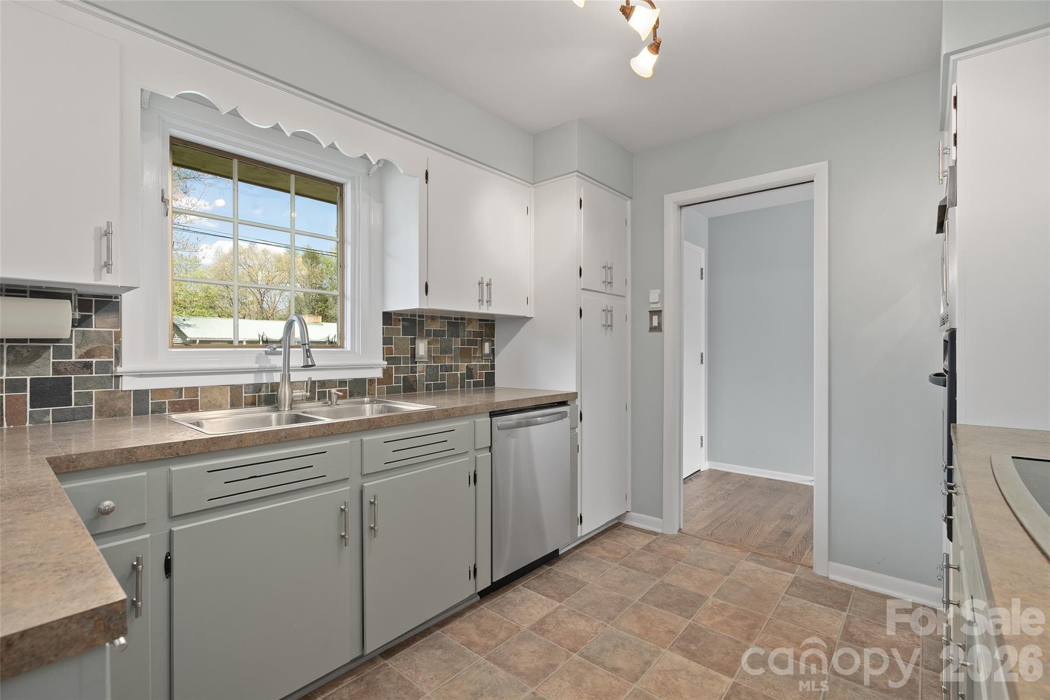 441 Mulberry Street Clyde, NC 28721 - Photo 7 of 42