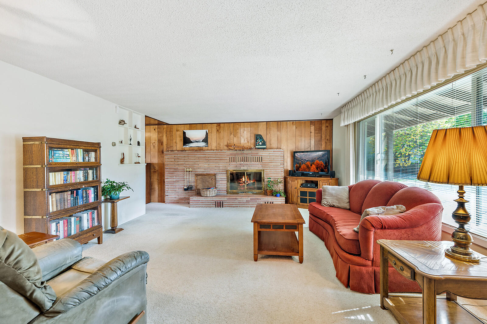 2925 Delta Waters Road Medford, OR 97504 - Photo 4 of 22 04