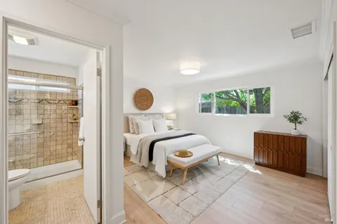 $825,000 | 215 Hemlock Drive, Healdsburg, CA 95448