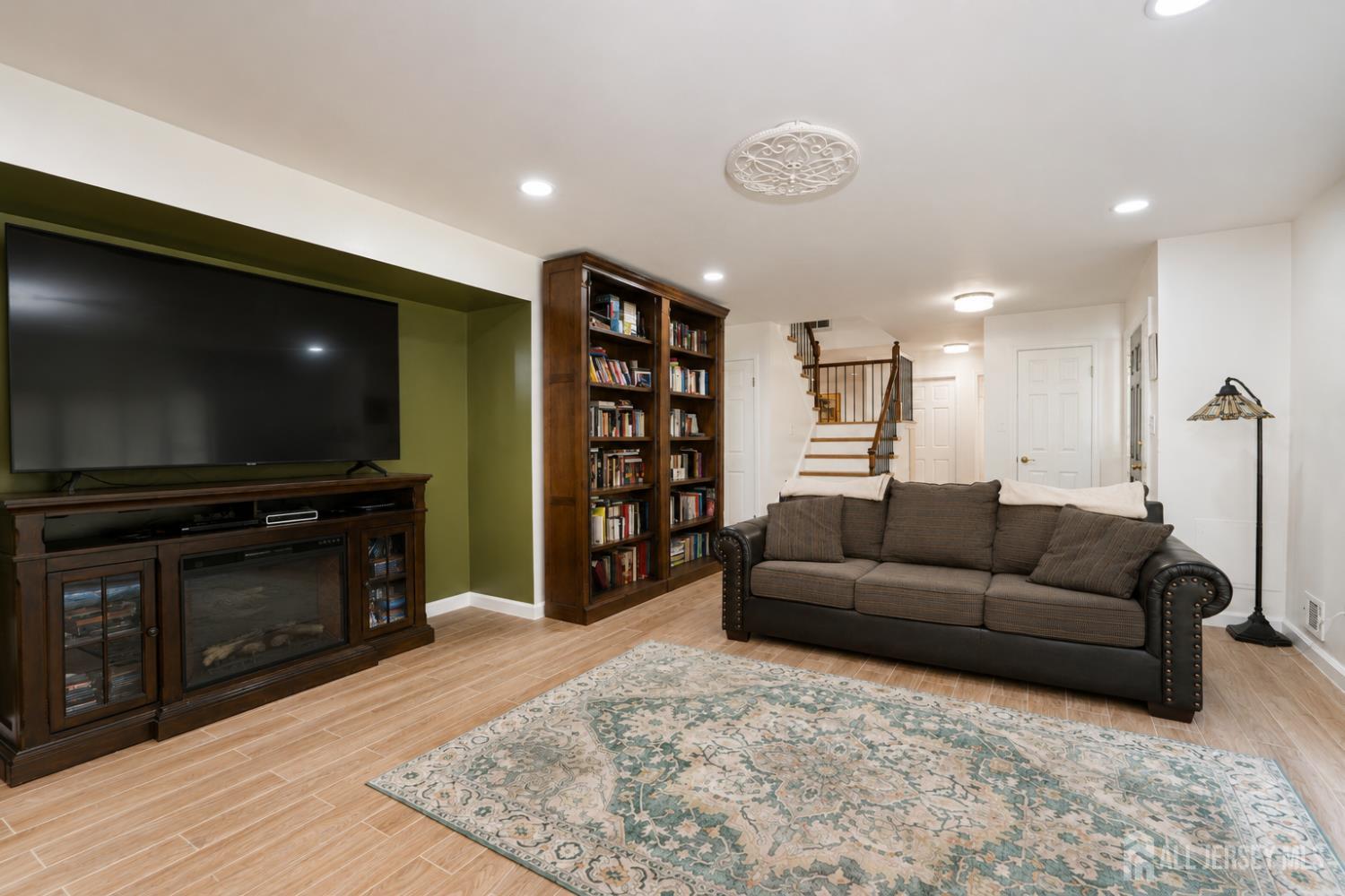 101 Fawn Drive Matawan, NJ 07747 - Photo 7 of 51