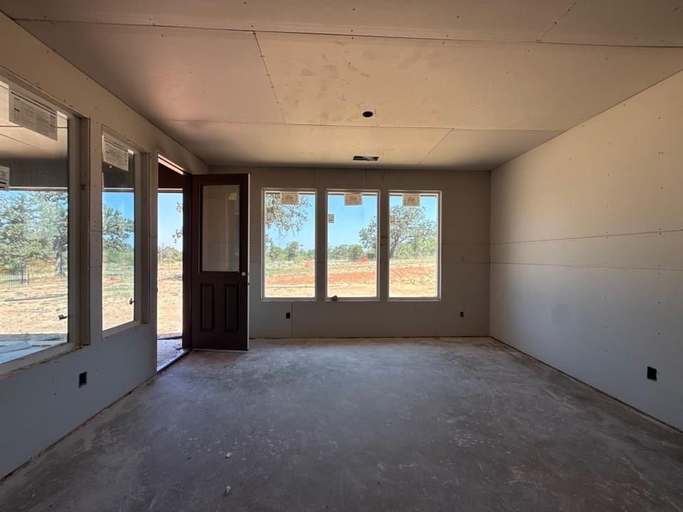 205 Oak Grv Way Springtown, TX 76082 - Photo 13 of 21 Gallery Image 13