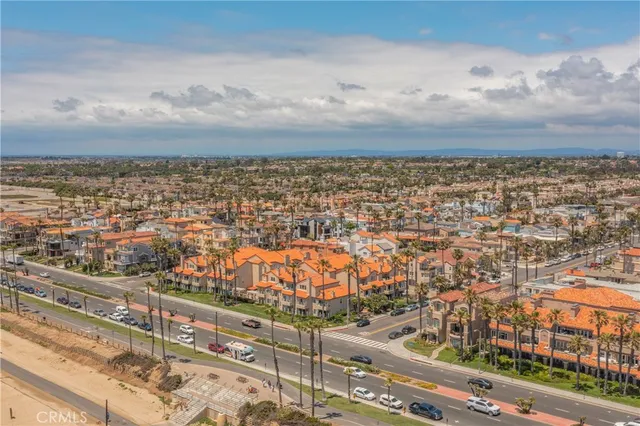$1,299,500 | 2000 Pacific Coast Highway, Unit 309, Huntington Beach, CA 92648