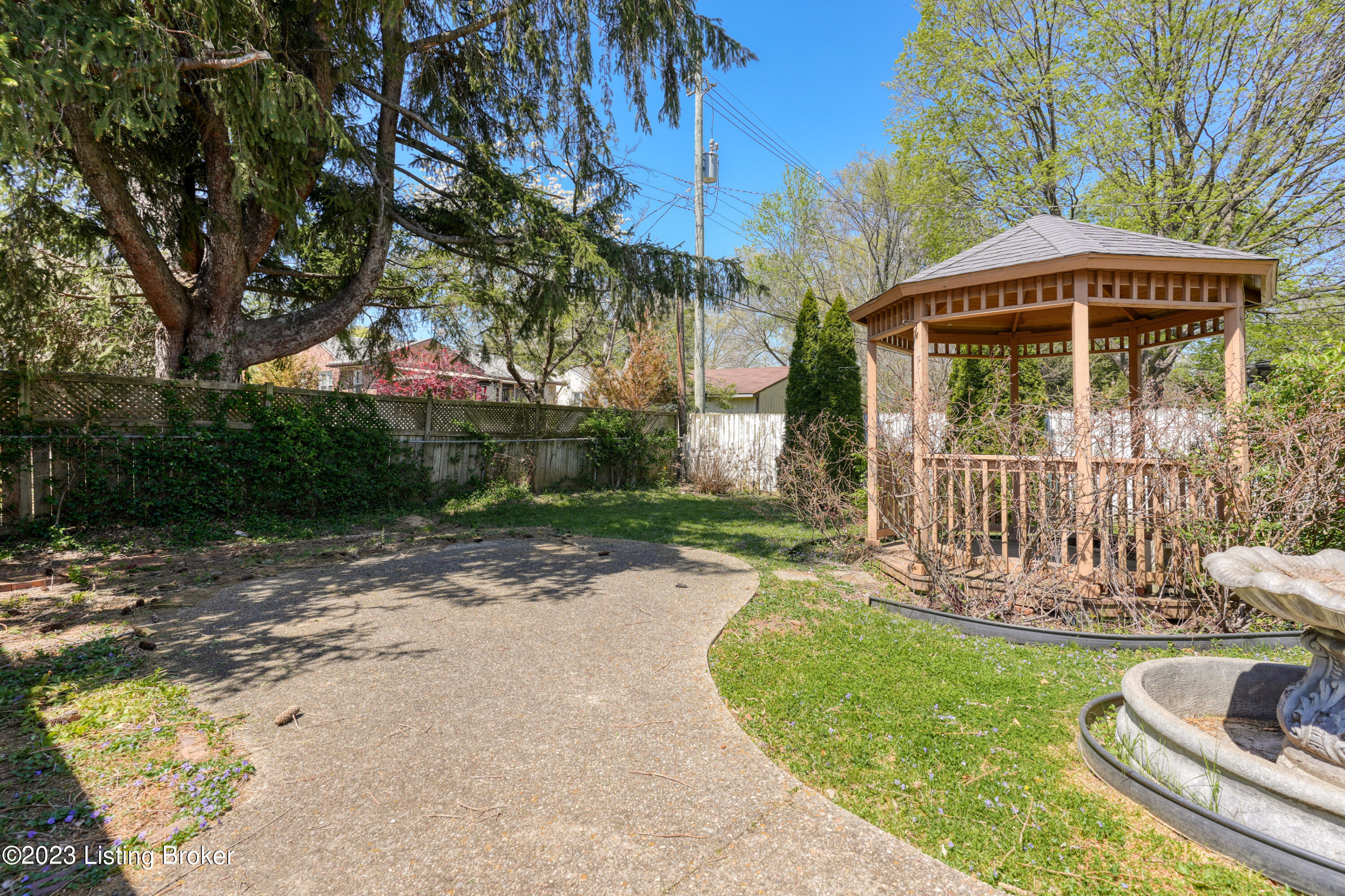 218 Bramton Road Louisville, KY 40207 - Photo 42 of 50 057 - 20230412 04709