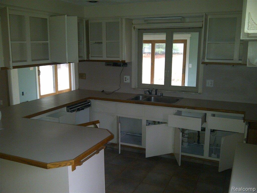 530 Willard Avenue Rochester, MI 48307 - Photo 2 of 4 Kitchen