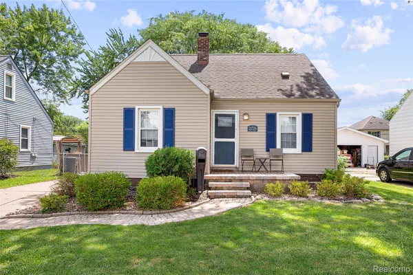 $205,000 | 21726 Alger Street, St. Clair Shores, MI 48080