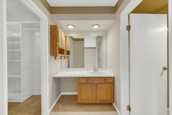 $269,000 | 140 Leslie Lane, Bolingbrook, IL 60440