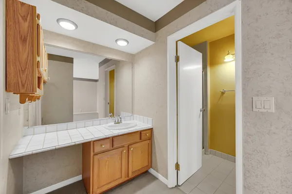 $269,000 | 140 Leslie Lane, Bolingbrook, IL 60440