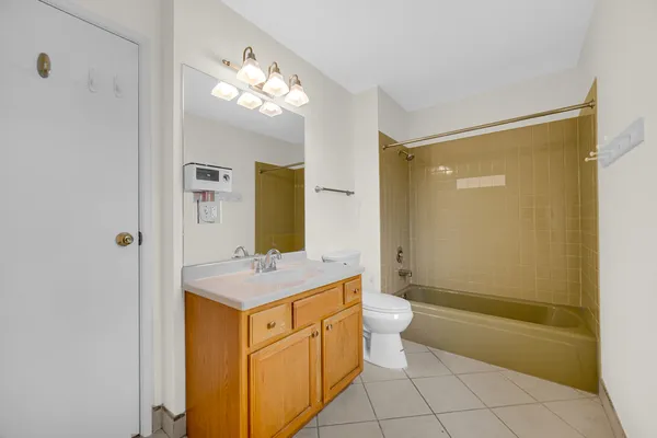 $269,000 | 140 Leslie Lane, Bolingbrook, IL 60440