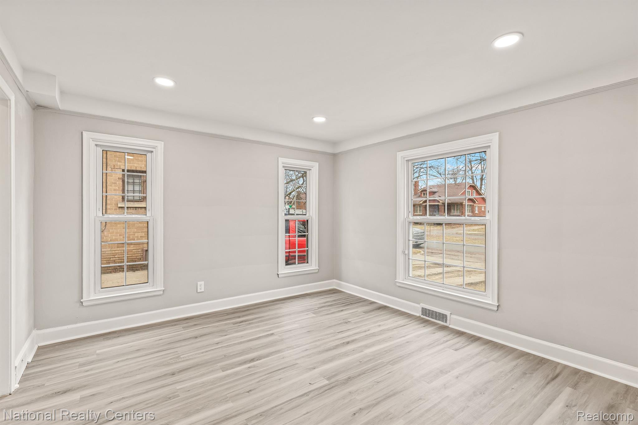 15063 Greenview Road Detroit, MI 48223 - Photo 8 of 24 Gallery Image 8