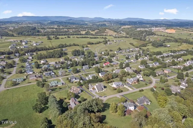 $705,000 | 18430 Whites Point Drive, Abingdon, VA 24211