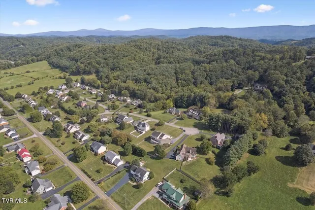 $705,000 | 18430 Whites Point Drive, Abingdon, VA 24211