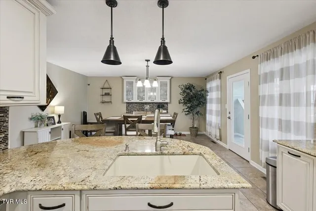 $705,000 | 18430 Whites Point Drive, Abingdon, VA 24211