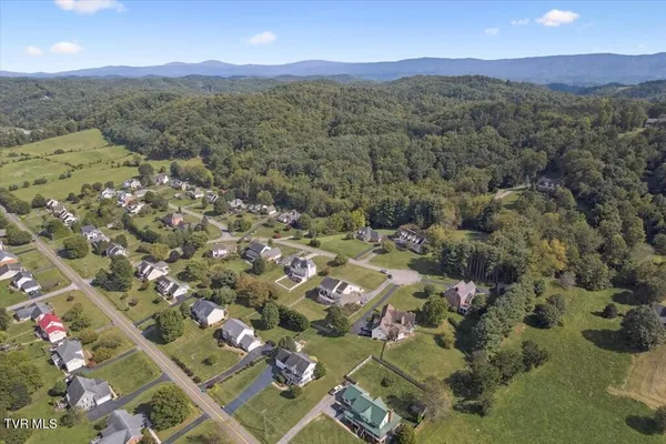 $694,999 | 18430 Whites Point Drive, Abingdon, VA 24211
