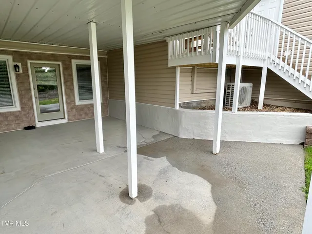 $705,000 | 18430 Whites Point Drive, Abingdon, VA 24211