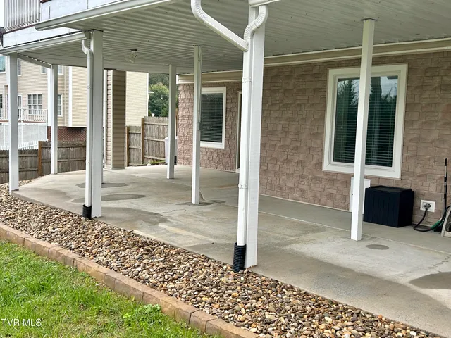 $705,000 | 18430 Whites Point Drive, Abingdon, VA 24211