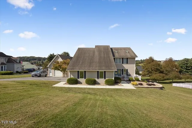 $705,000 | 18430 Whites Point Drive, Abingdon, VA 24211