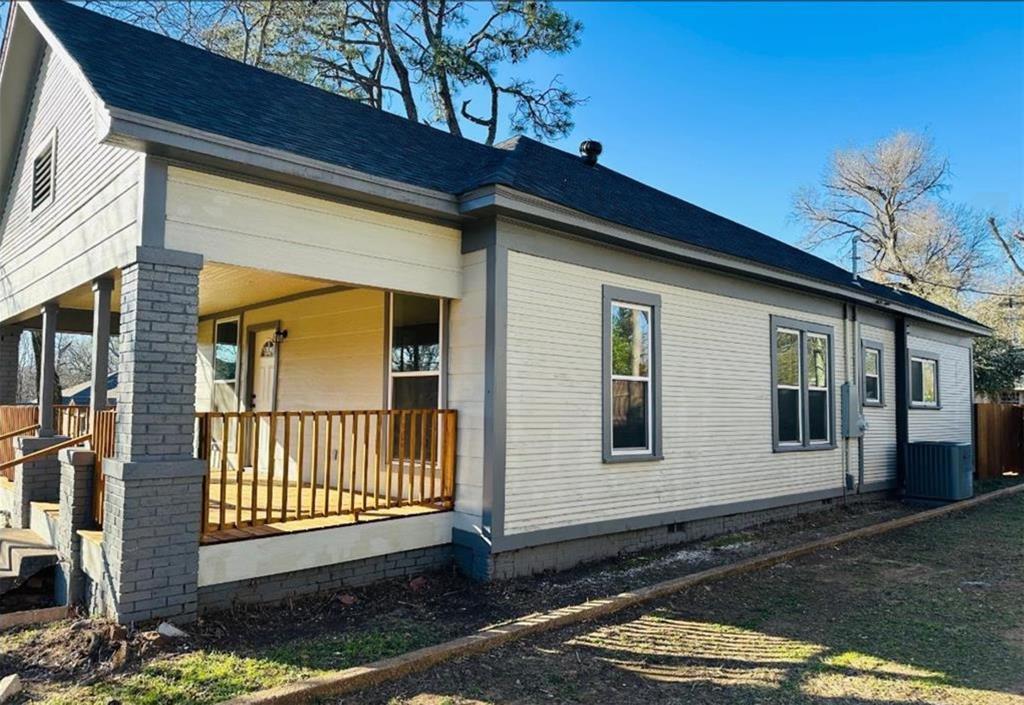 1408 East Houston Street Tyler, TX 75702 - Photo 2 of 15 a front view of a house with a yard