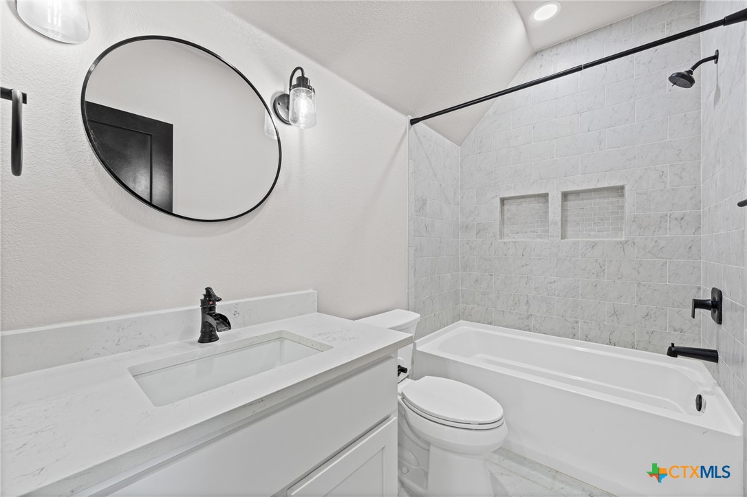 1060 Hackberry Road Salado, TX 76571 - Photo 19 of 23 Upstairs bath