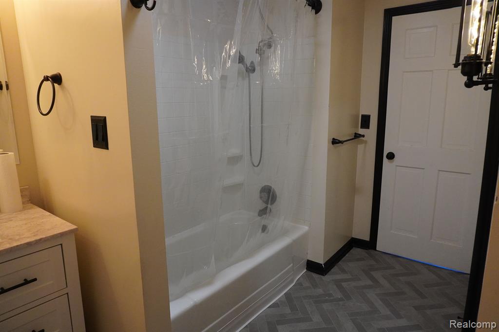 2497 Covert Road Burton, MI 48509 - Photo 17 of 26