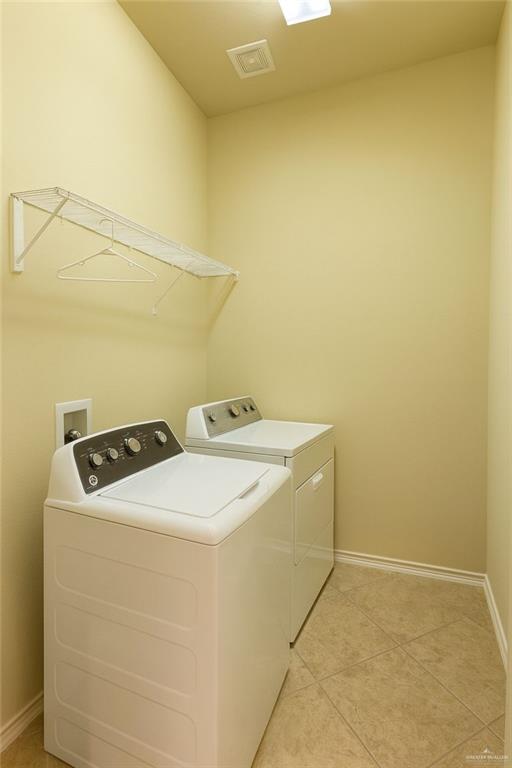 2911 San Rafael Street Mission, TX 78572 - Photo 14 of 38 a utility room with dryer and washer