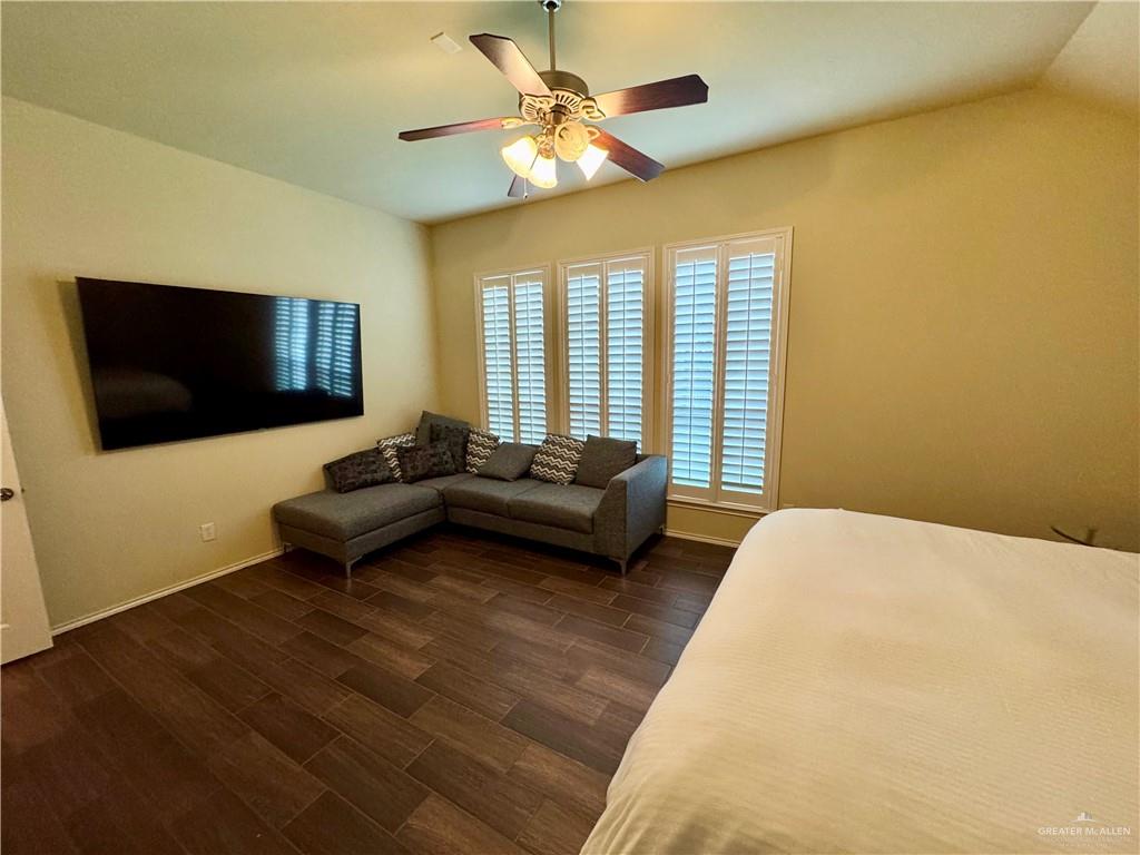 2911 San Rafael Street Mission, TX 78572 - Photo 18 of 38 a living room with a couch and a flat screen tv
