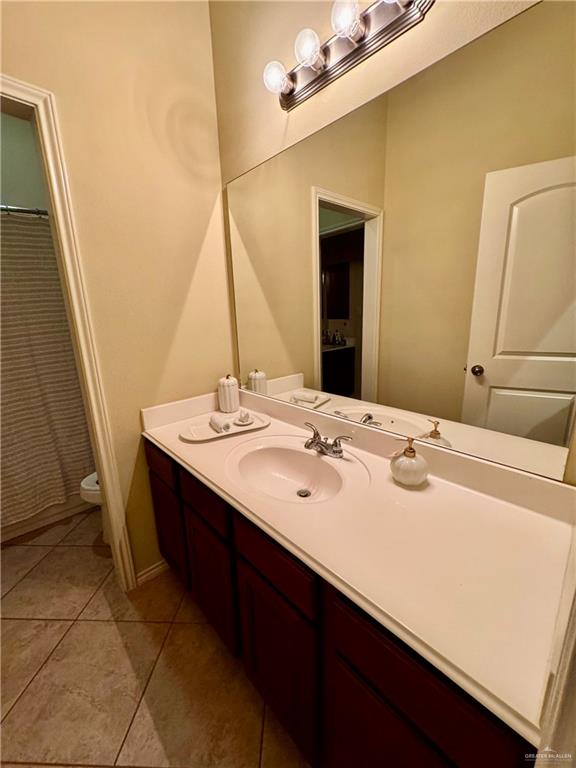 2911 San Rafael Street Mission, TX 78572 - Photo 29 of 38 a bathroom with a double vanity sink and a mirror