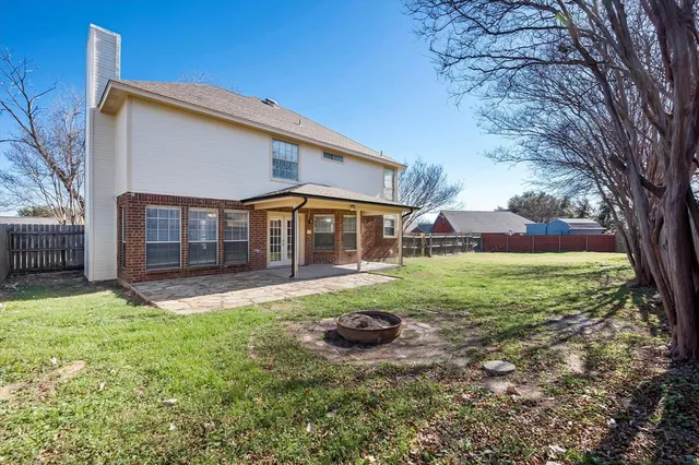 a view of backyard with a garden and plants