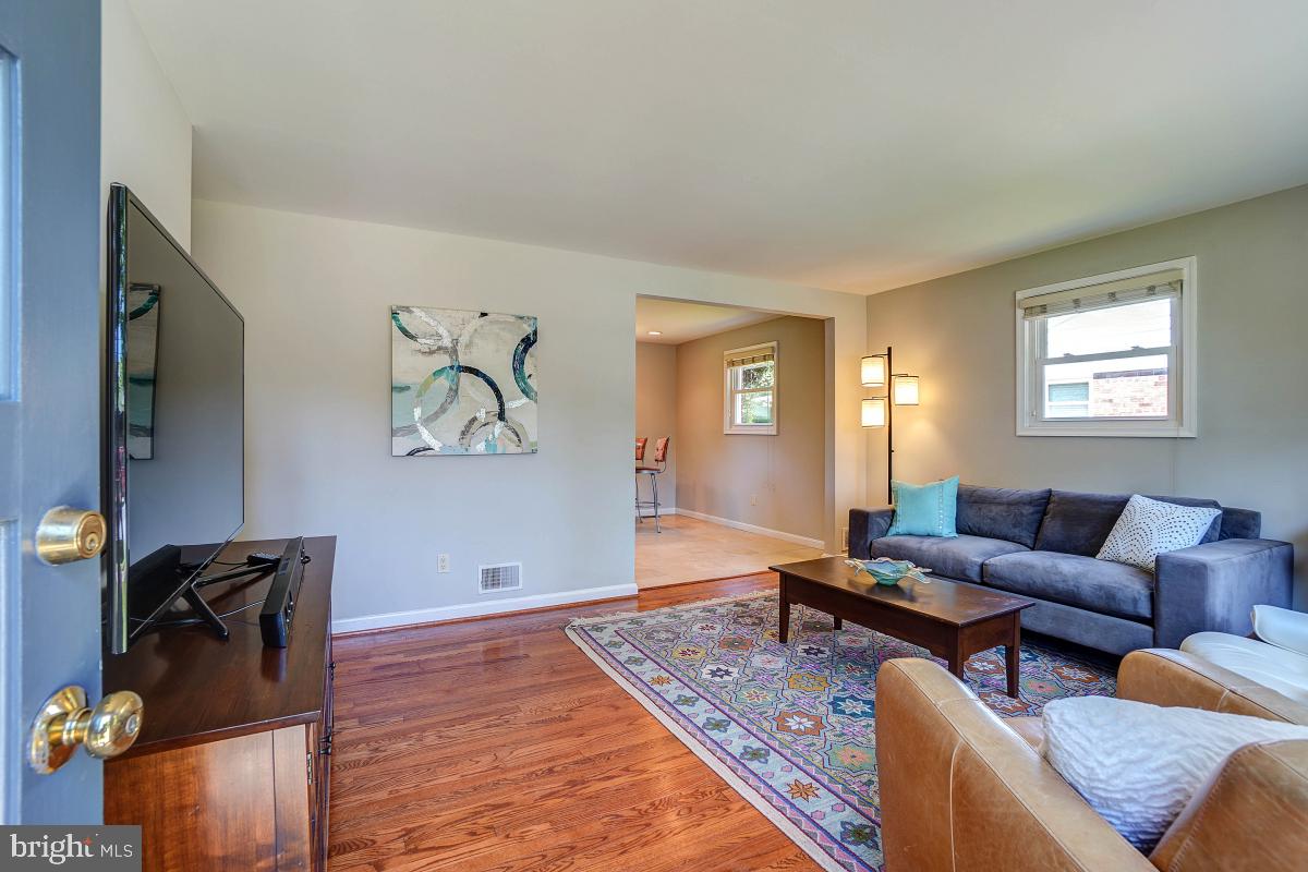 4807 Topping Road Rockville, MD 20852 - Photo 3 of 32 Gallery Image 3