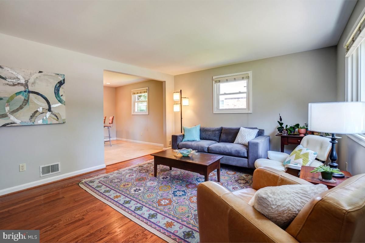 4807 Topping Road Rockville, MD 20852 - Photo 4 of 32 Gallery Image 4