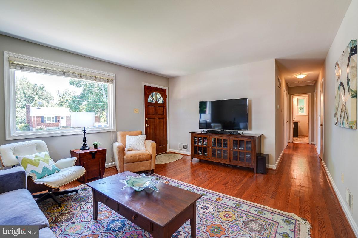 4807 Topping Road Rockville, MD 20852 - Photo 7 of 32 Gallery Image 7