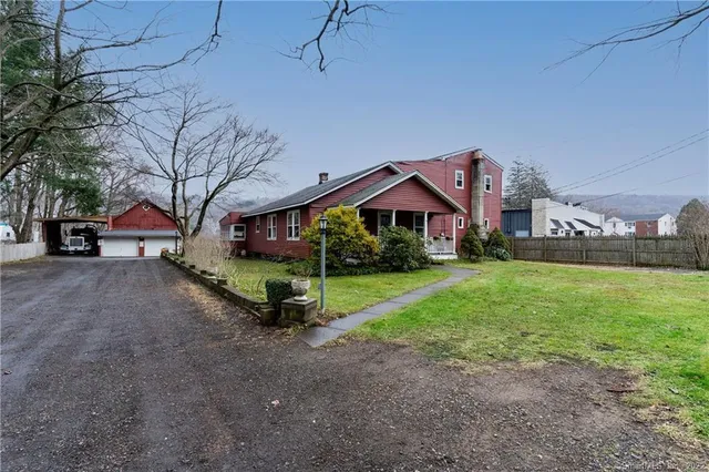 a view of a house with a yard