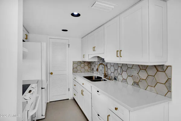 $1,800 | 8017 East Glenrosa Avenue, Scottsdale, AZ 85251