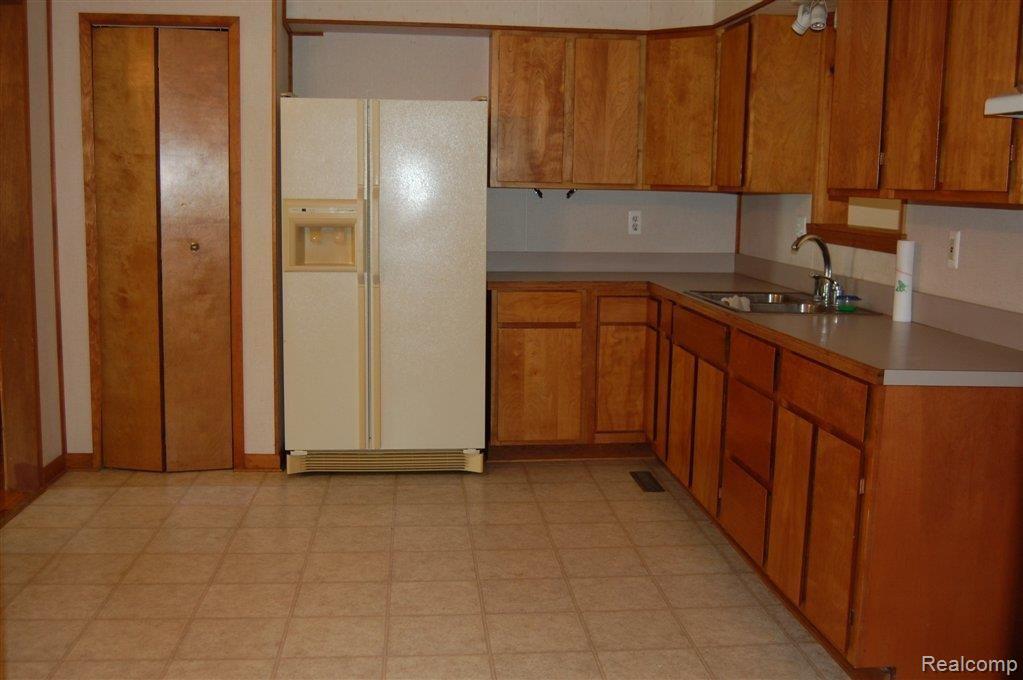 2425 Allen Road Ortonville, MI 48462 - Photo 9 of 14 DSC_0175.JPG