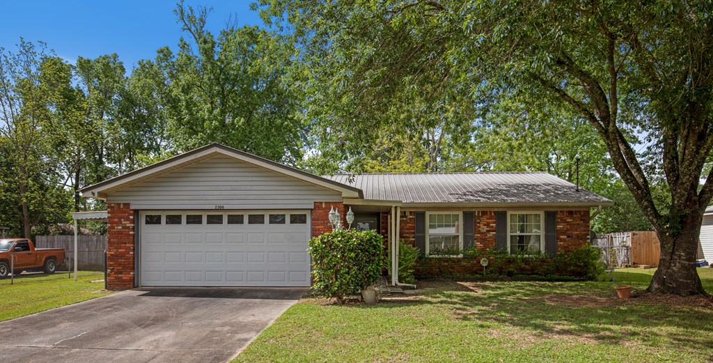 2306 Aberdeen Road Dothan, AL 36301 - Photo 2 of 32