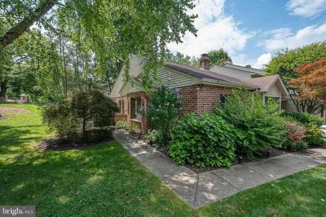 $525,000 | 301 Hanover Court, Chesterbrook, PA 19087