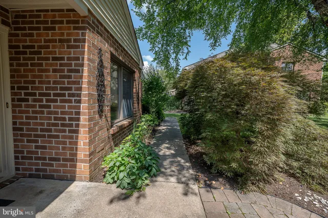 $525,000 | 301 Hanover Court, Chesterbrook, PA 19087