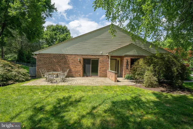 $525,000 | 301 Hanover Court, Chesterbrook, PA 19087