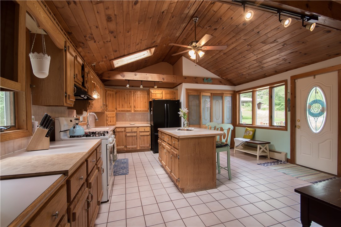 129 Old Flat River Road Coventry, RI 02816 - Photo 7 of 38