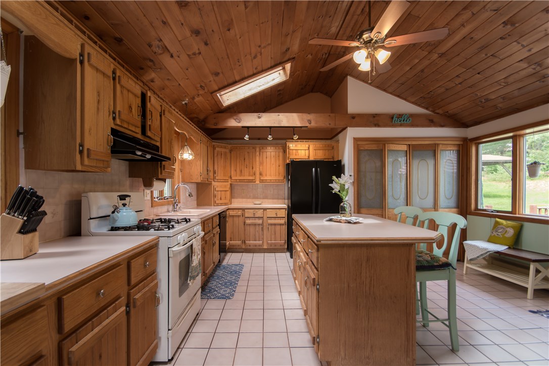 129 Old Flat River Road Coventry, RI 02816 - Photo 8 of 38
