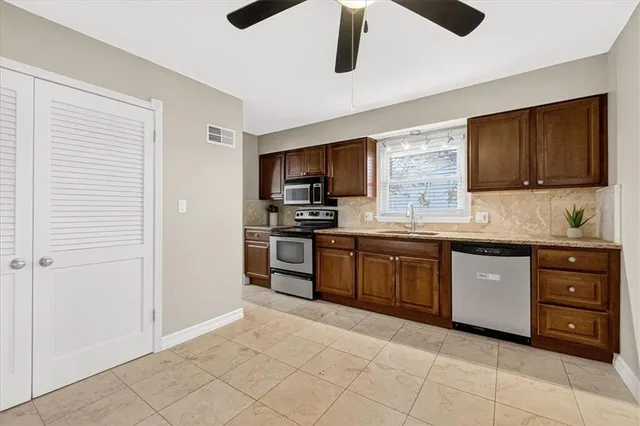 $340,000 | 1408 East Oxford Place, Olathe, KS 66062