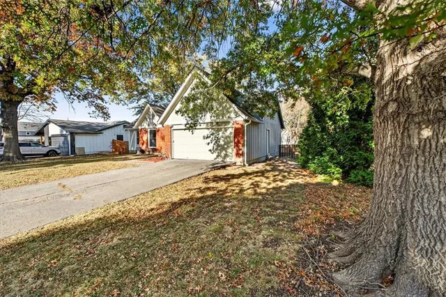 $340,000 | 1408 East Oxford Place, Olathe, KS 66062