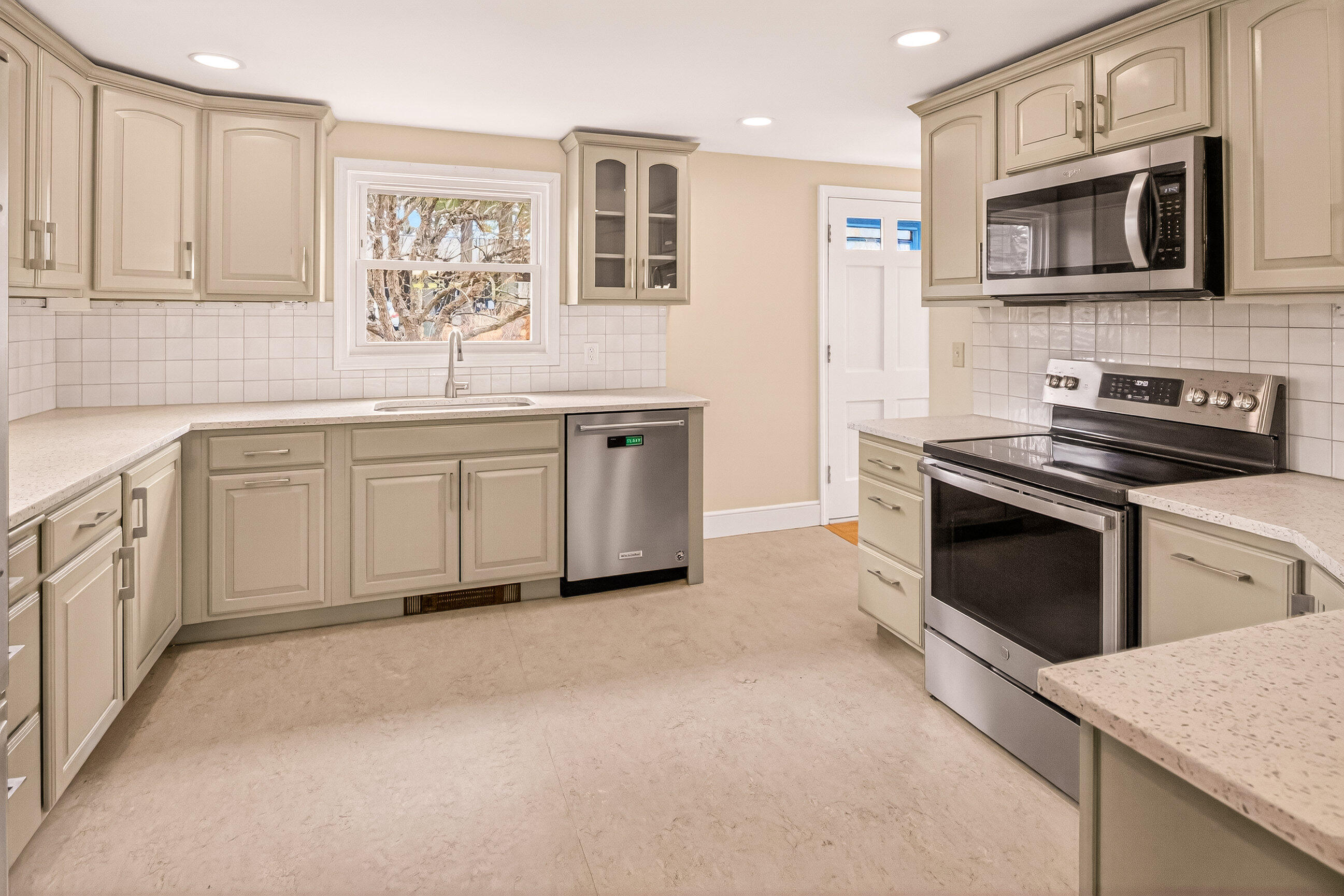 517 Summit Street Portland, ME 04103 - Photo 2 of 61 Kitchen _ Big Room-7685