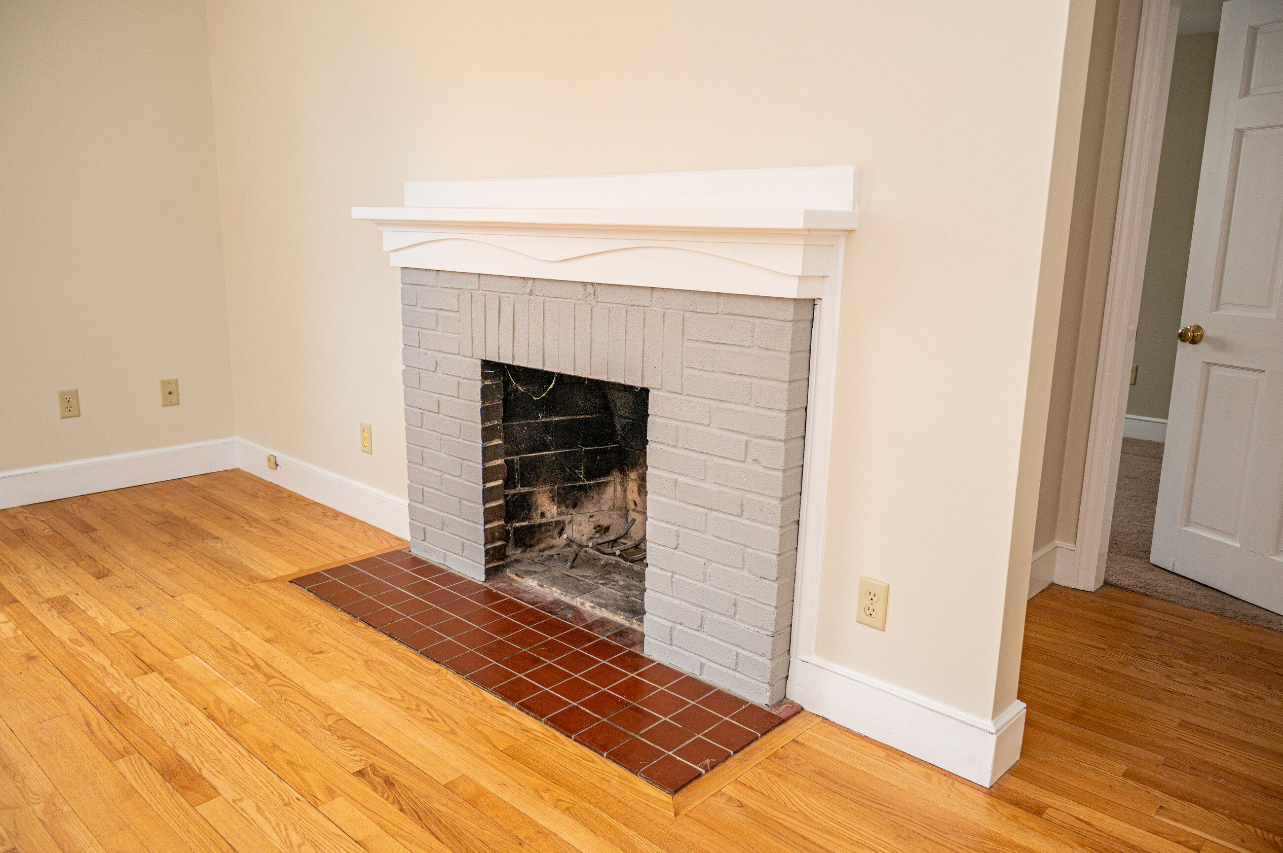 517 Summit Street Portland, ME 04103 - Photo 34 of 61 Living Room _ Fire Place-3846