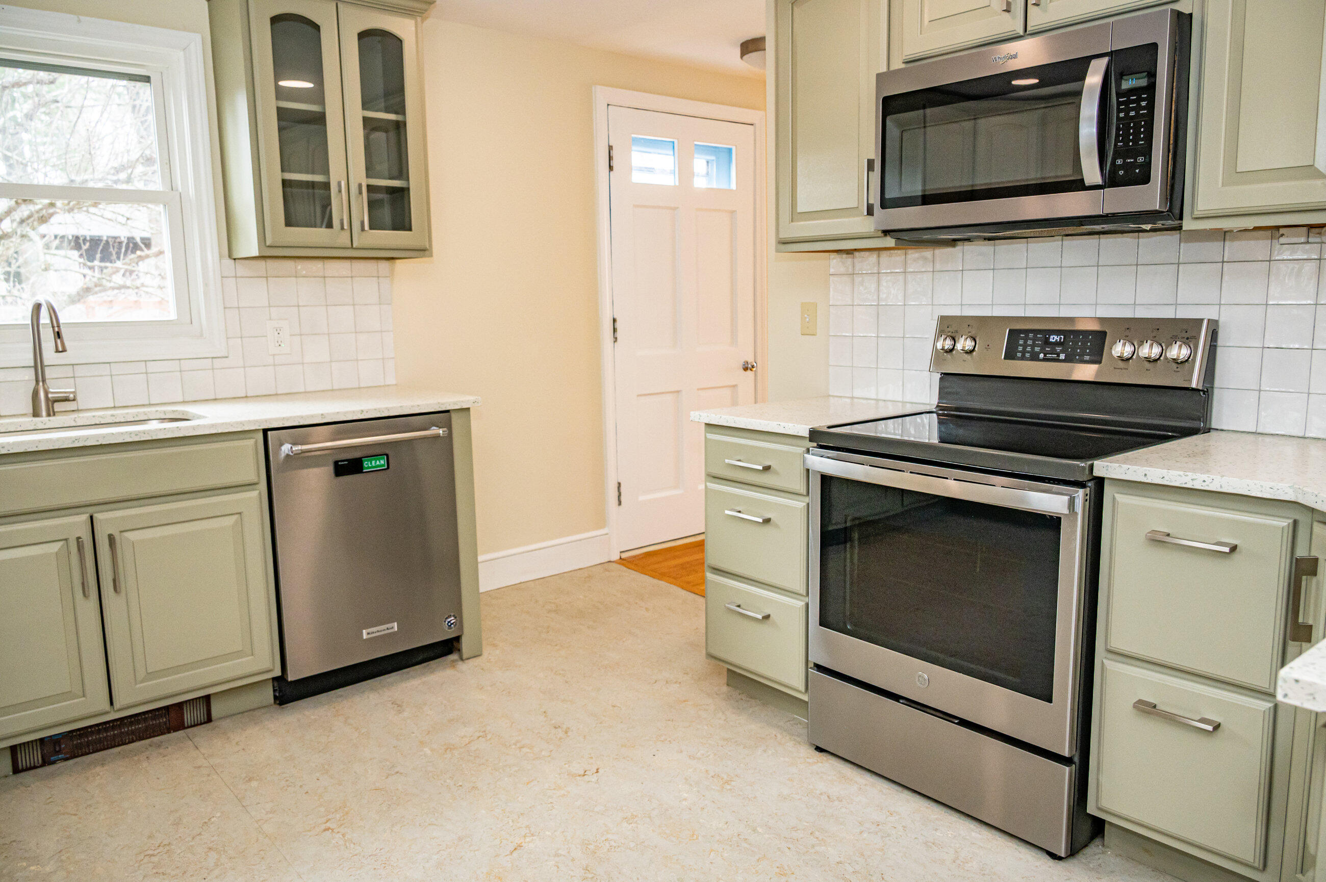 517 Summit Street Portland, ME 04103 - Photo 6 of 61 Kitchen _ Big Room-3872
