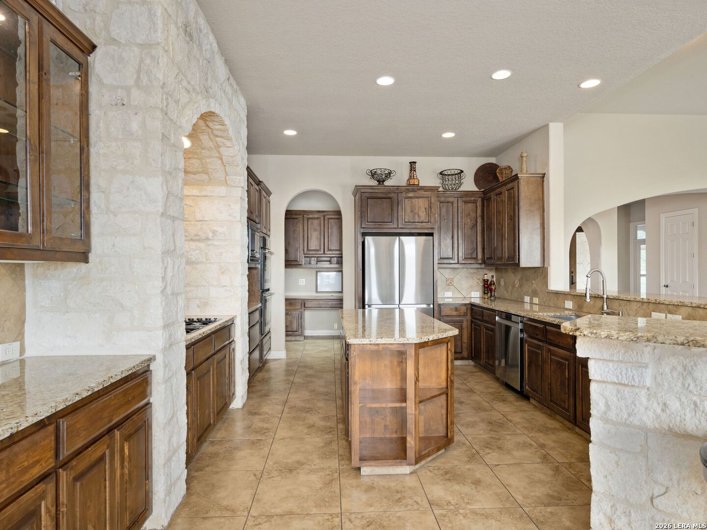 14325 Contour Place Helotes, TX 78023 - Photo 14 of 64