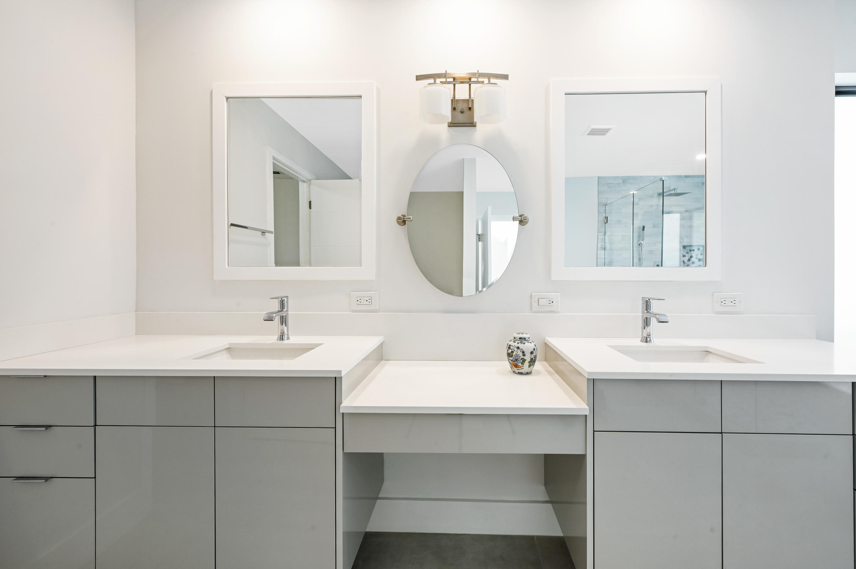 4912 Bocaire Boulevard Boca Raton, FL 33487 - Photo 17 of 36 Bathroom 3