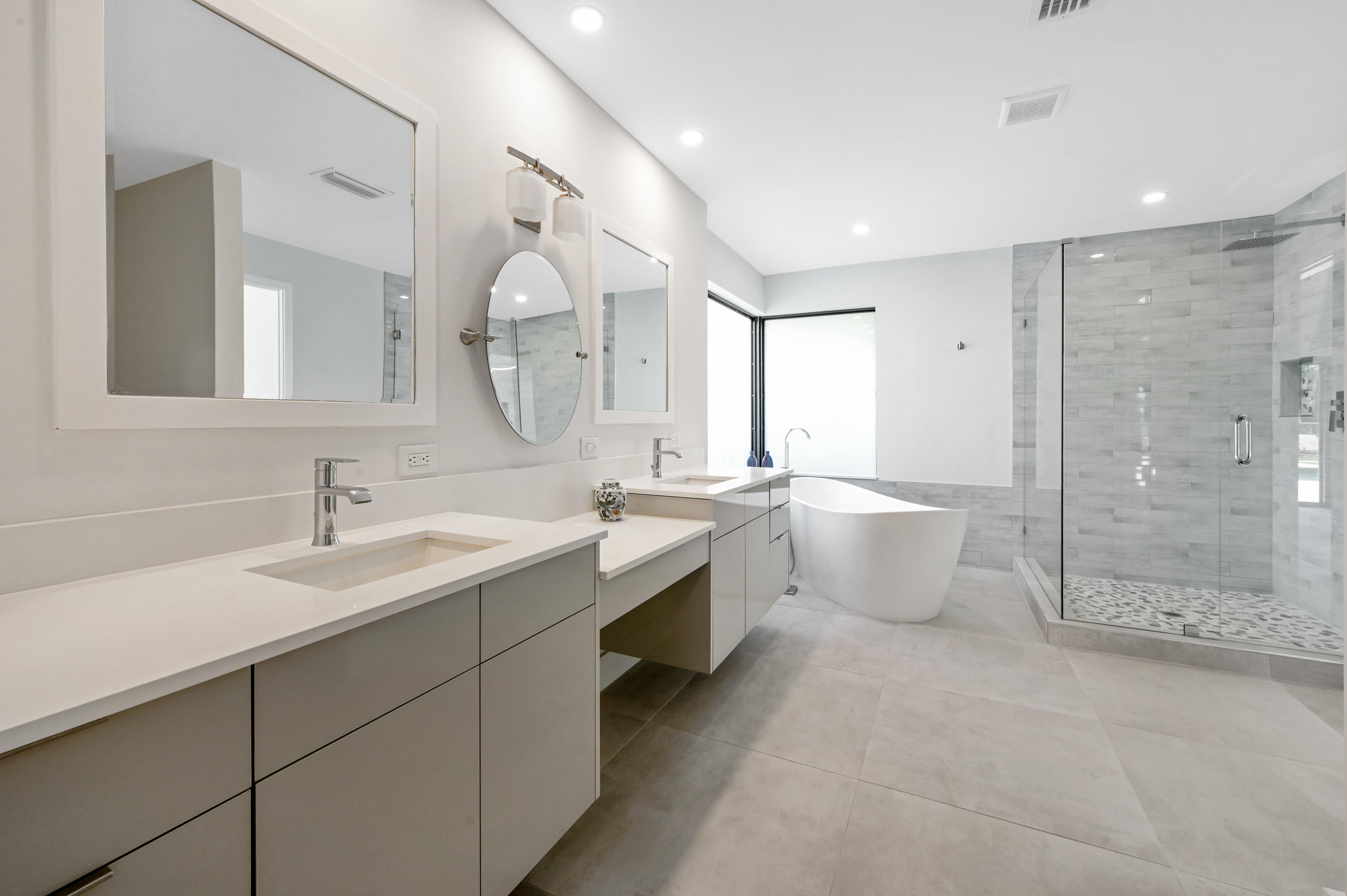4912 Bocaire Boulevard Boca Raton, FL 33487 - Photo 18 of 36 Bathroom 5