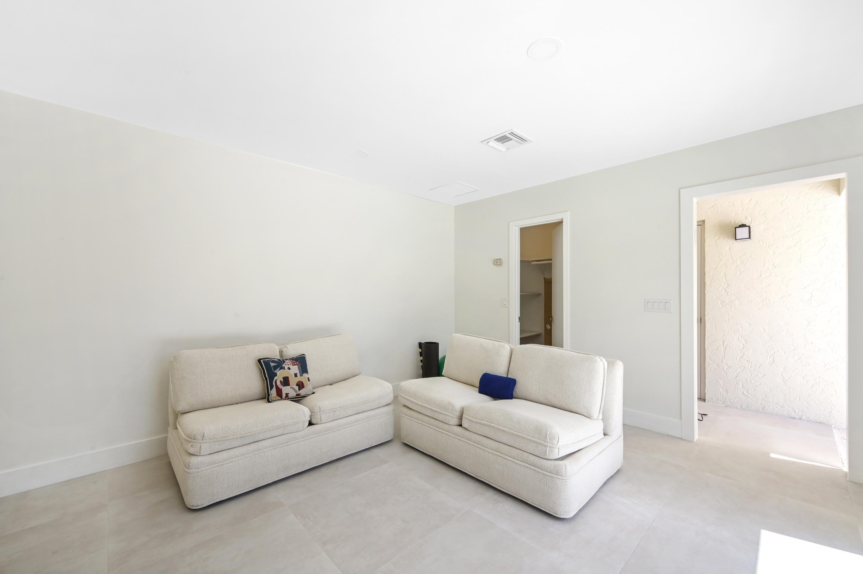 4912 Bocaire Boulevard Boca Raton, FL 33487 - Photo 25 of 36 Livingroom 6