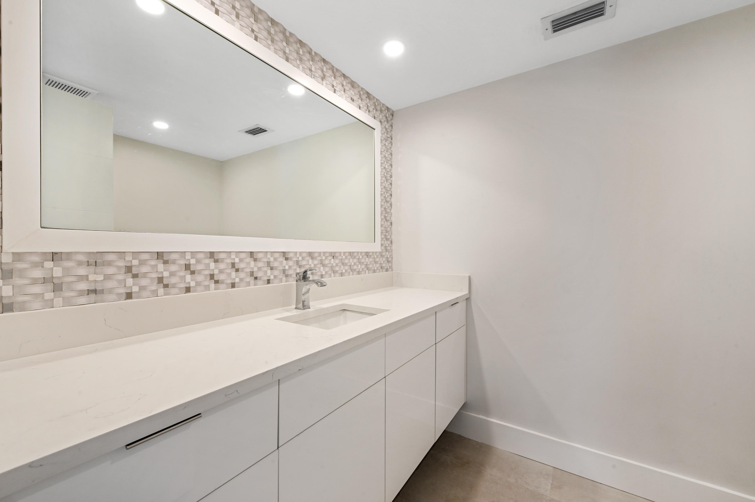 4912 Bocaire Boulevard Boca Raton, FL 33487 - Photo 26 of 36 Bathroom 1