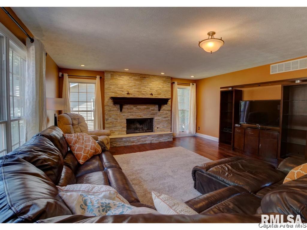 2335 Chesapeake Landing Springfield, IL 62712 - Photo 13 of 36